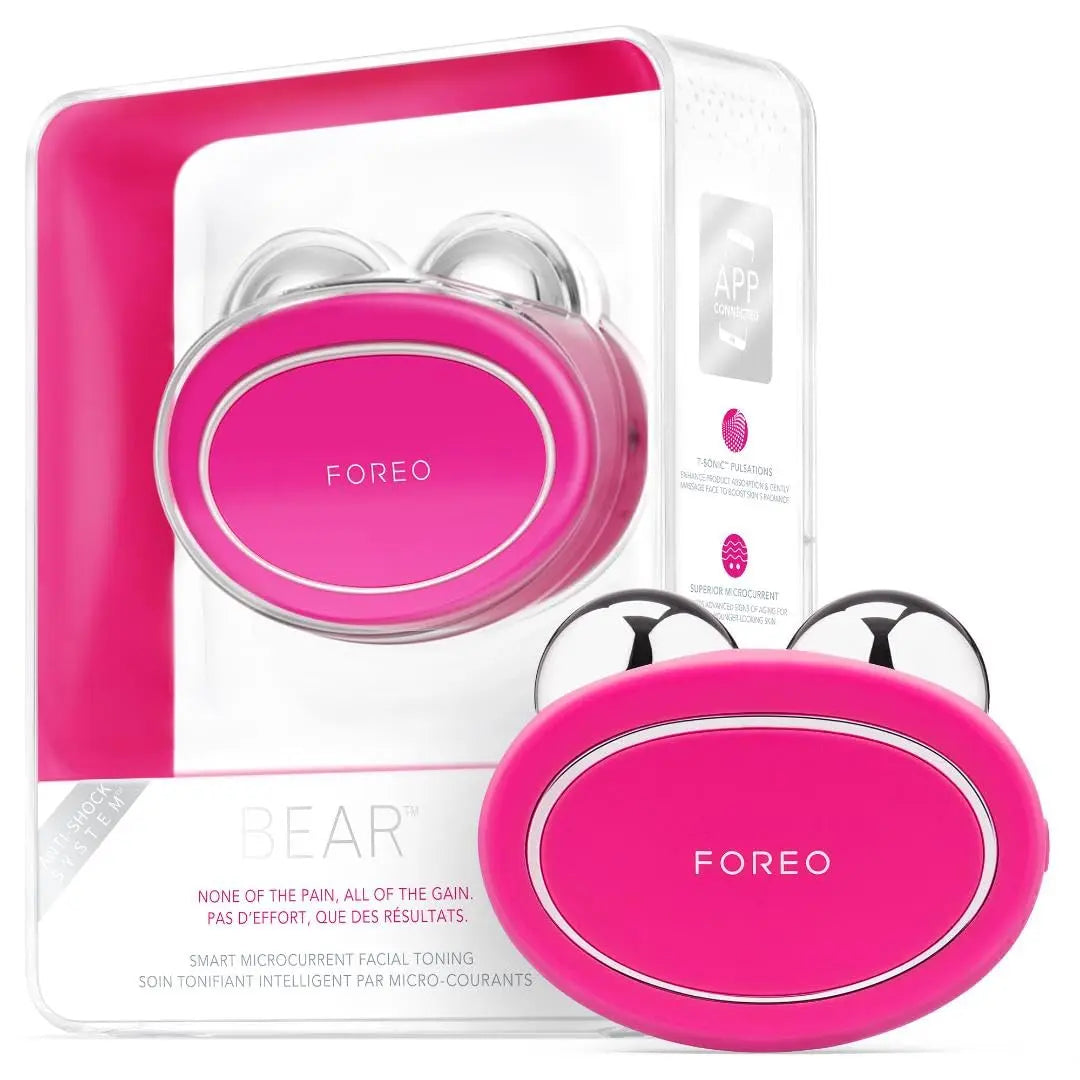 FOREO BEAR modelo usando dispositivo facial microcorrientes lifting reafirmante contorno comprar en NAZ Beauty Shop Panama