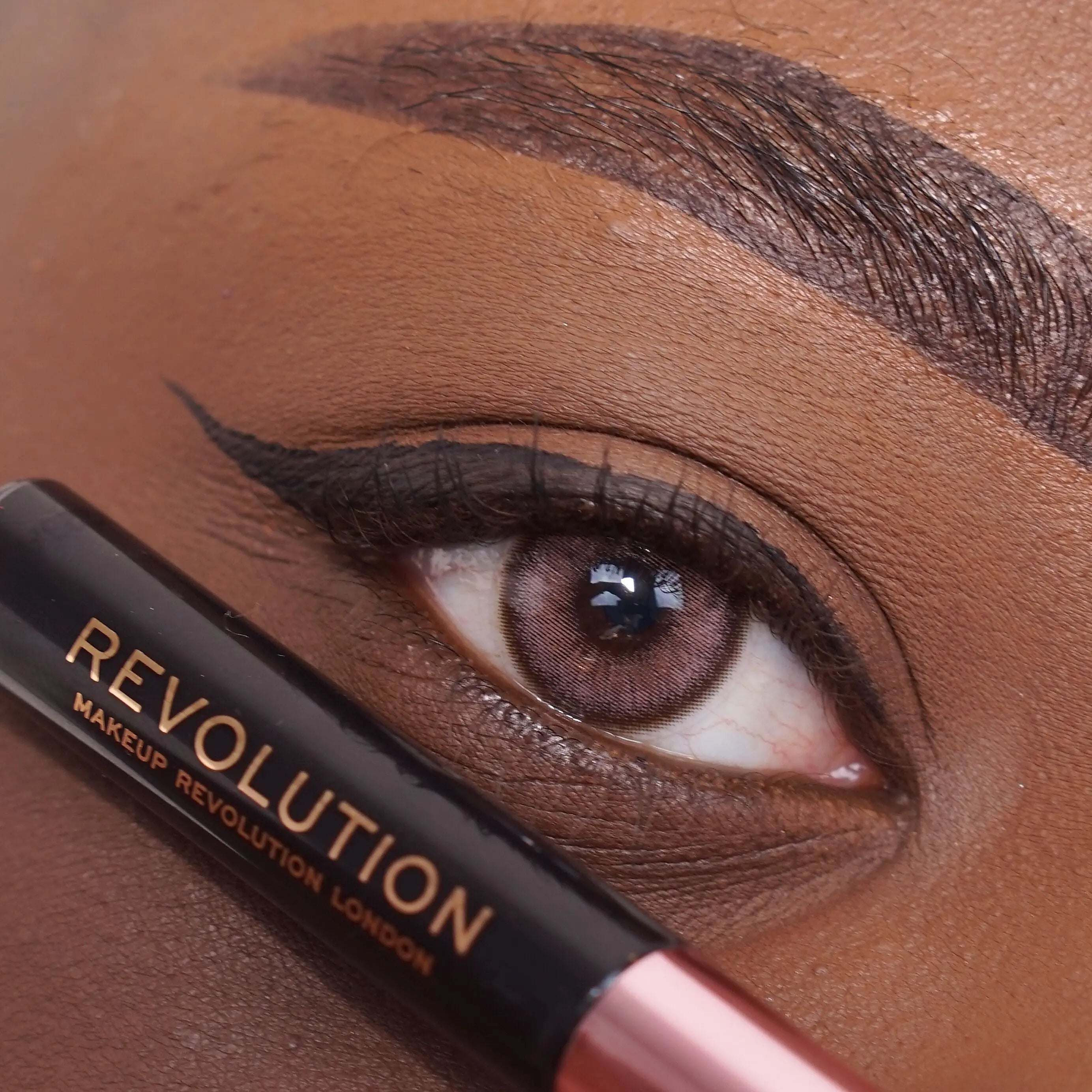 REVOLUTION Super Flick Liquid Eyeliner NAZ Beauty Shop Panama