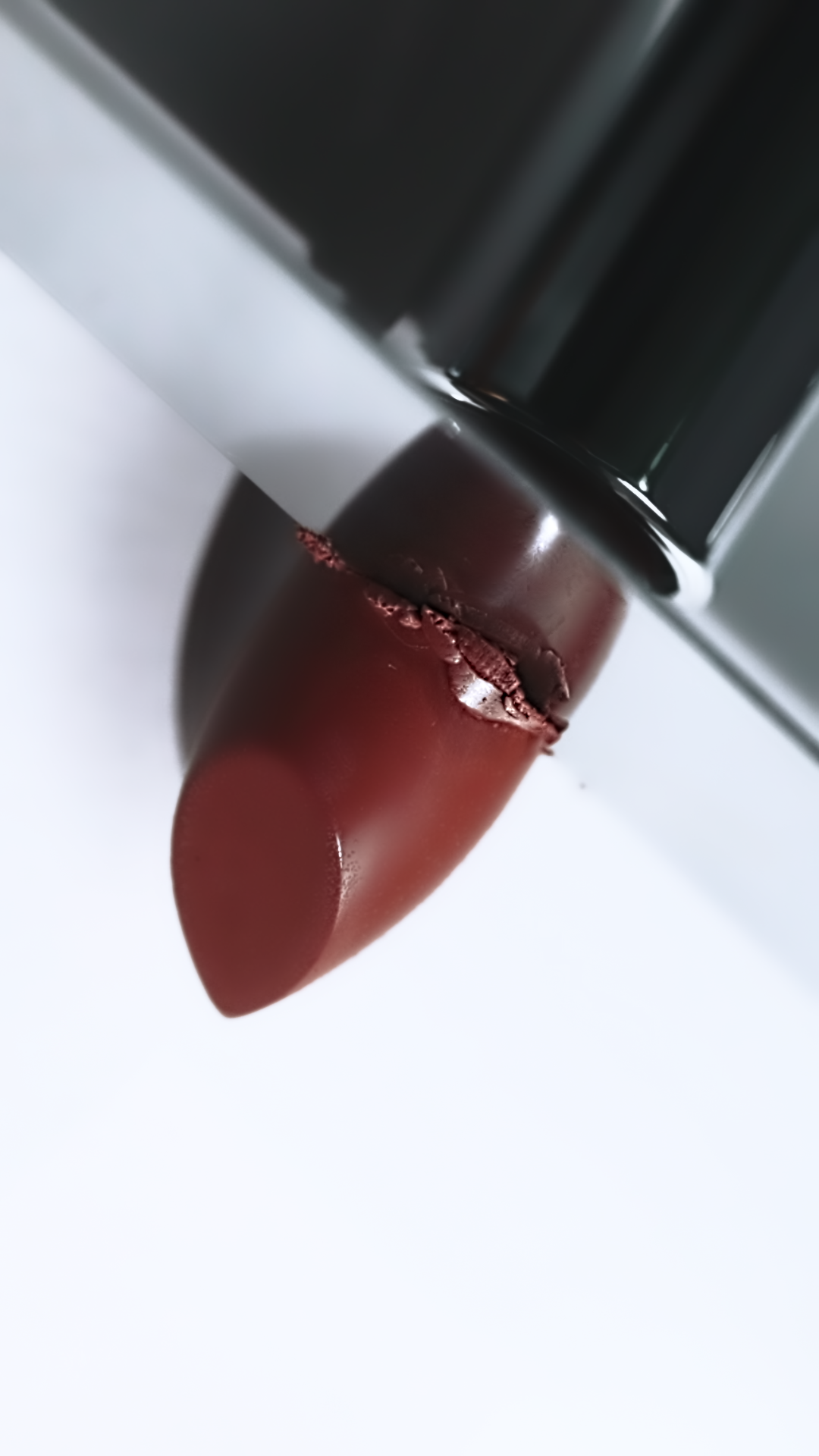 YVCOS Lipstick labial cremoso tonos nude modelo aplicación maquillaje panameño comprar en NAZ Beauty Shop Panama