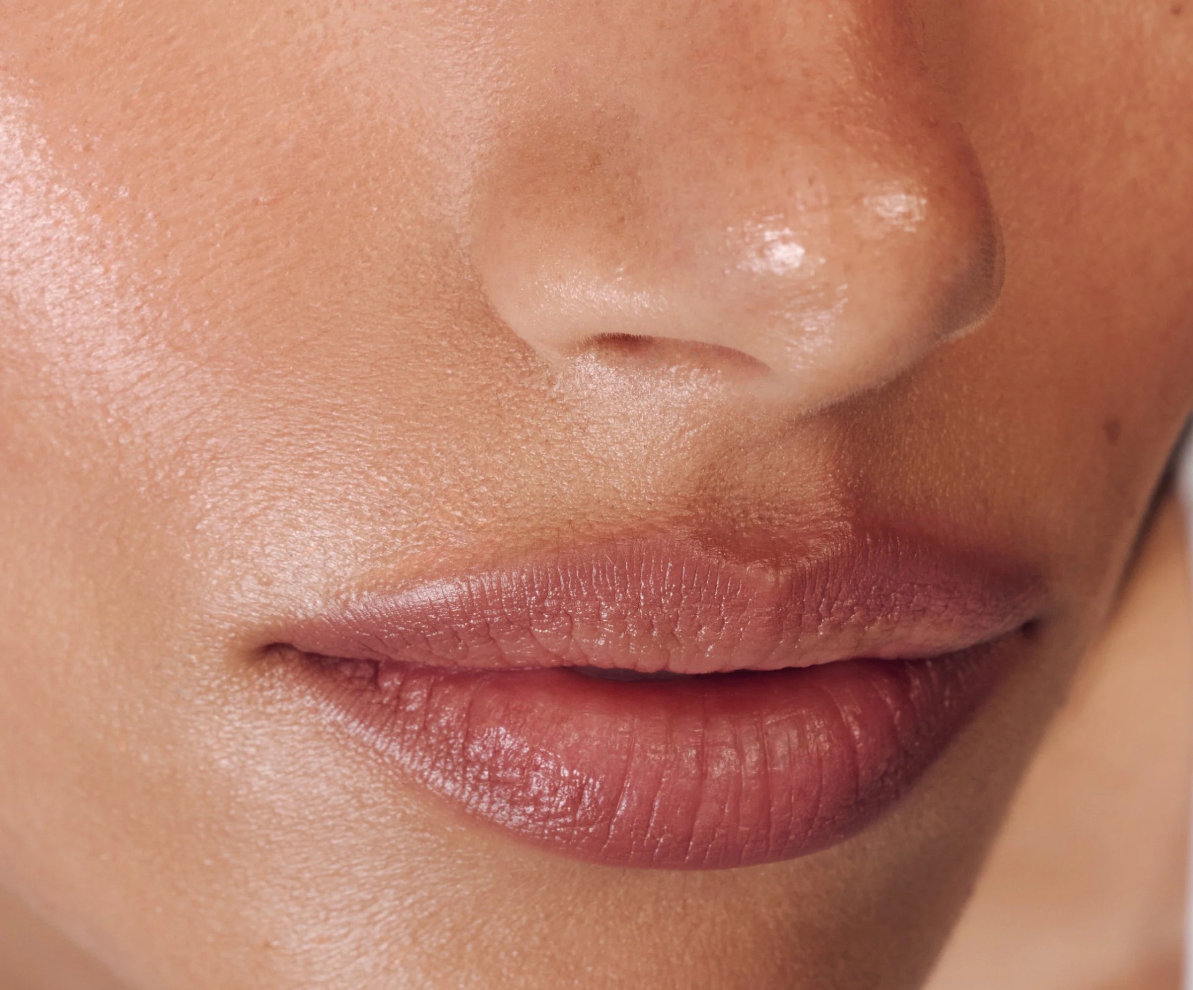 RHODE Lip Shape – Delineador Labial Definición Natural Péptidos Larga Duración | Makeup