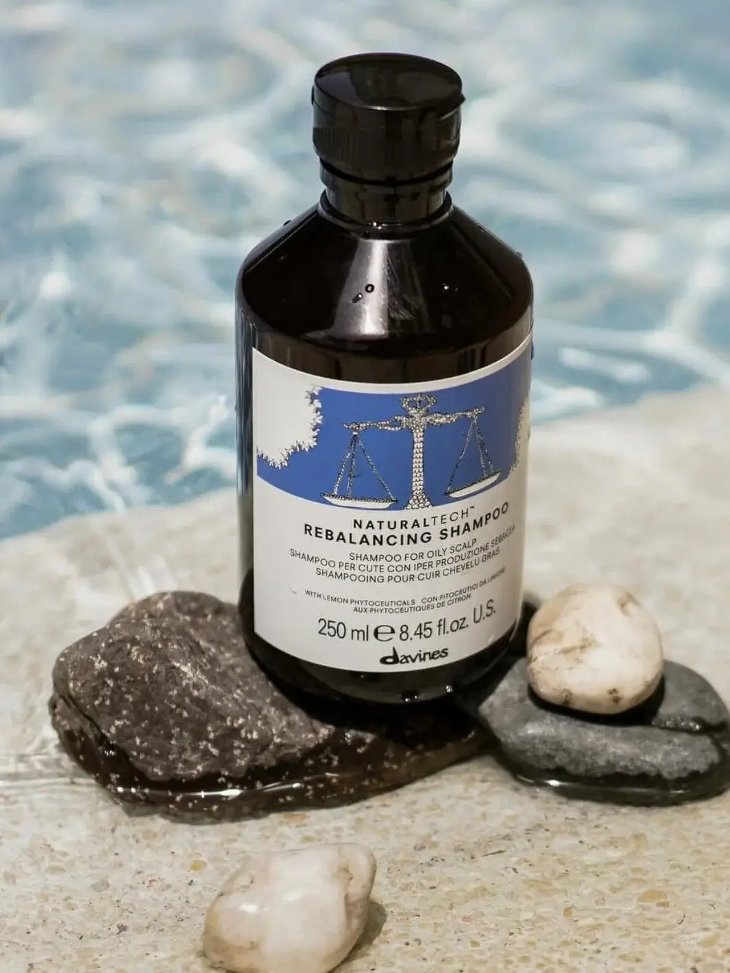 DAVINES NaturalTech Rebalancing Shampoo – Extracto de bardana que regula el sebo y alarga el tiempo entre lavados | NAZ Beauty Panamá